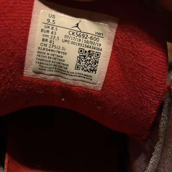 Red retro 3 jordans - Picture 5 of 6